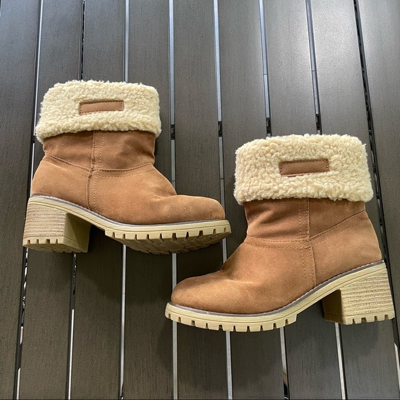 Shoes - WOMENS COZY SHERPA BOOTIES!!